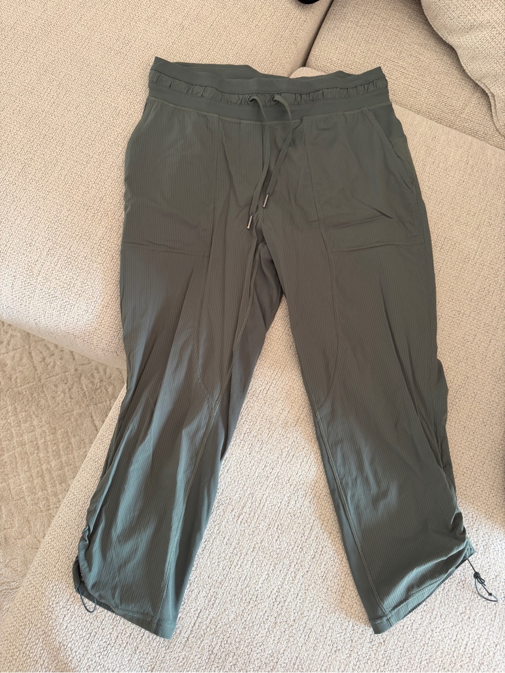lululemon athletica women’s Olive Green Drawstring Joggers